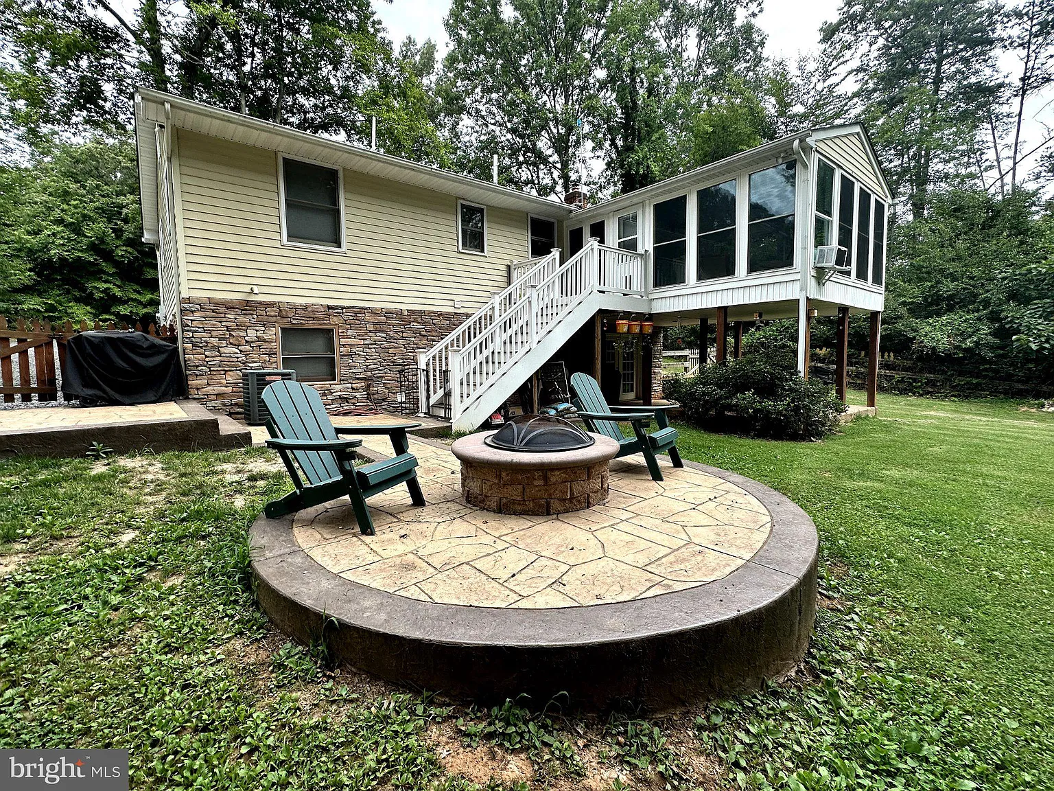 3 bed, 2.0 bath, 2080 sqft, $2,800 — Photo 3