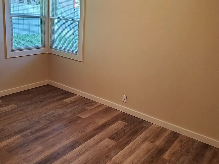 725 NE 5th St — Photo 5