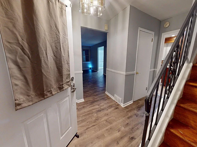669 N Henderson Rd — Photo 17