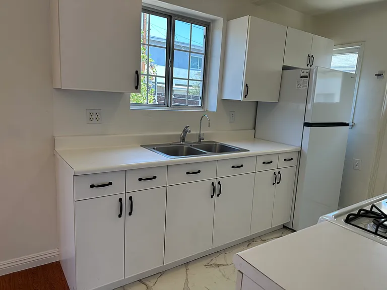 1531 Dixon St — Photo 12