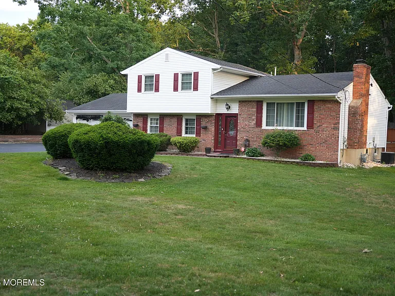 221 New Central Ave — Photo 2