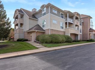 213 S Main St UNIT 206, Mequon, WI 53092