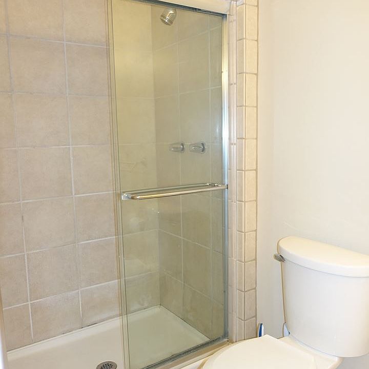 1st image of 1940 Mount Vernon Ct APT 16