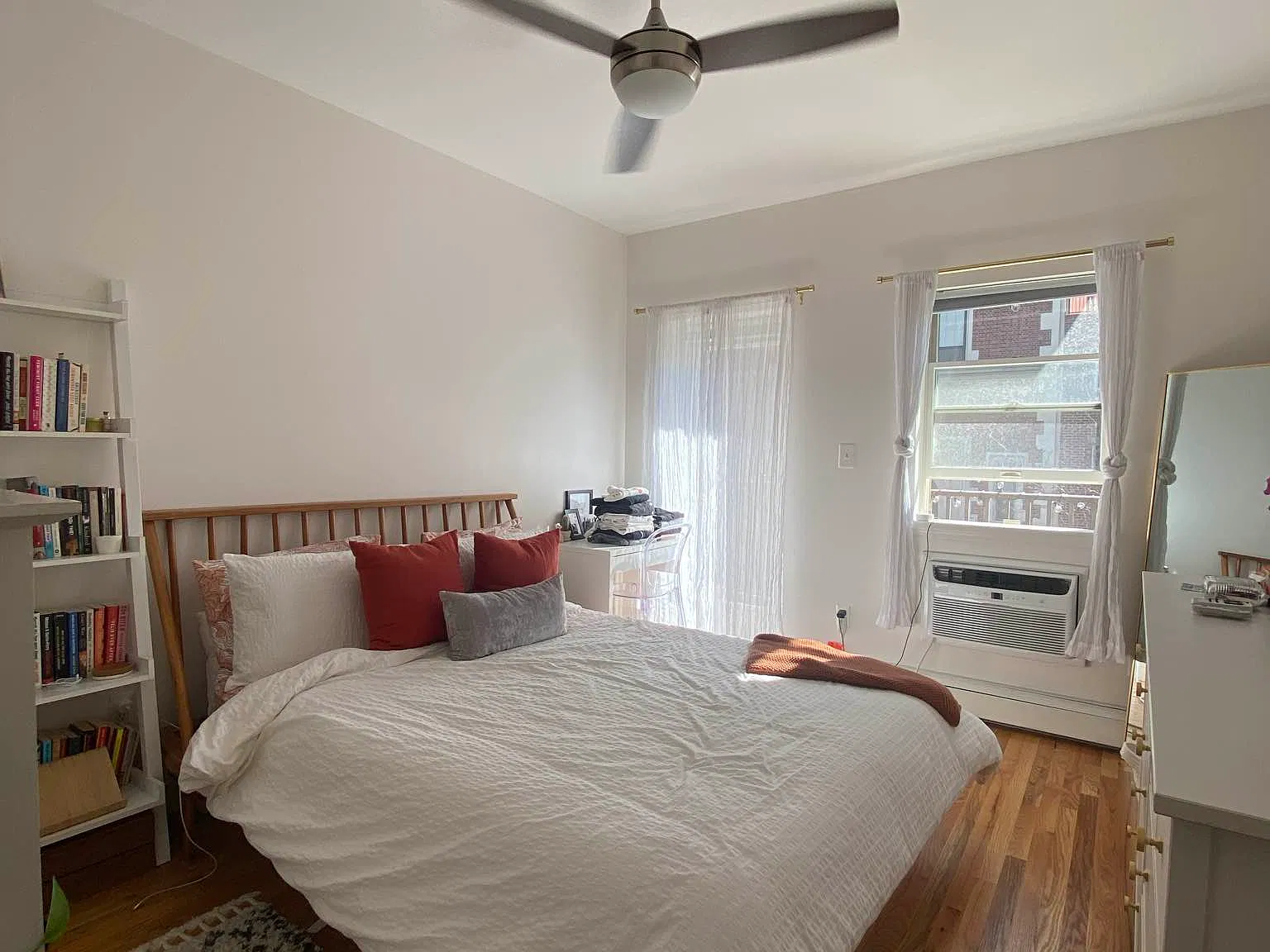 325 Warren Street — Photo 4