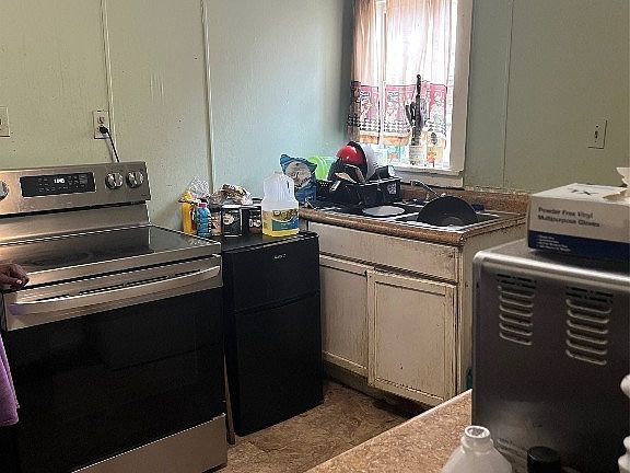 4th image of 649 Clarke St NW