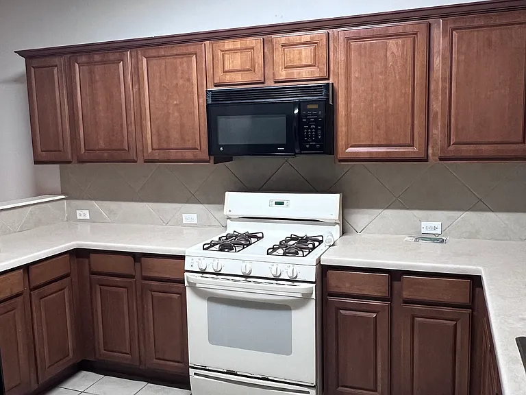 3805 Bronco Bend Loop — Photo 12