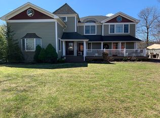 128 Greeley Ave, Sayville, NY 11782
