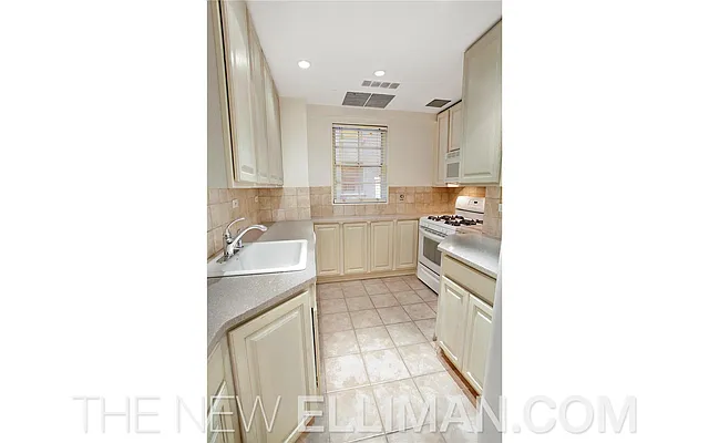 Rented by Douglas Elliman | media 24