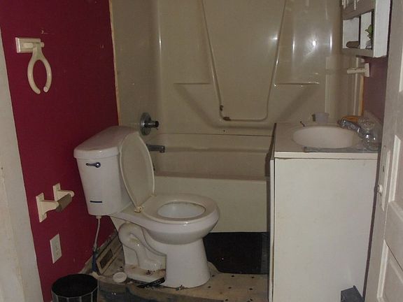 4th image of 1218 Myrtle Ave