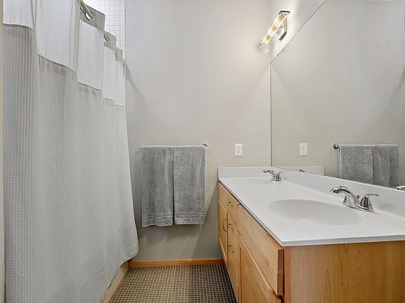 3rd image of 2818 Aldrich Ave S #108