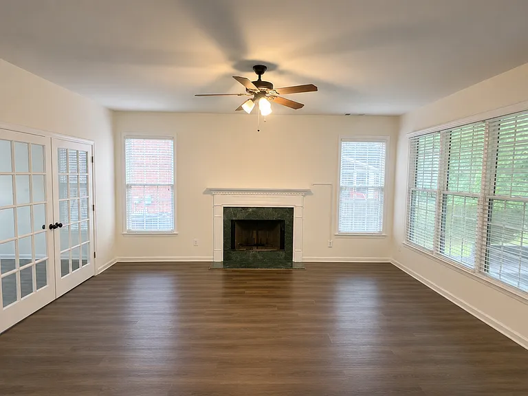 10295 Medridge Cir — Photo 5