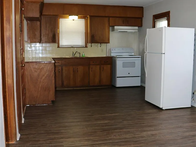 710 W 7th St — Photo 14