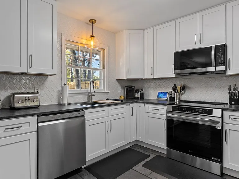 2125 Forest Hills Dr — Photo 12