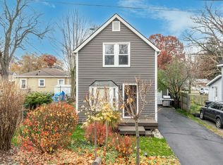 2419 Fordham St, Keego Harbor, MI 48320