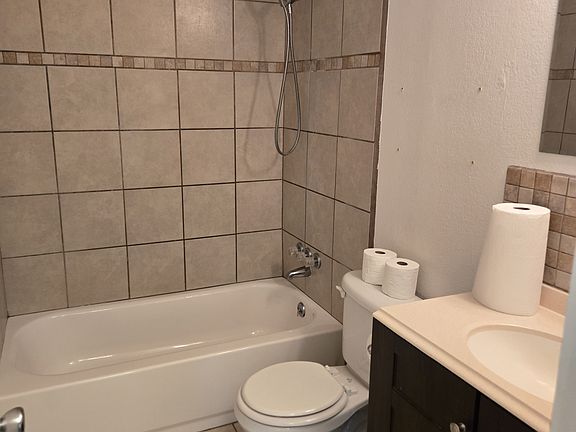 5th image of 417 Loma Linda Dr #4