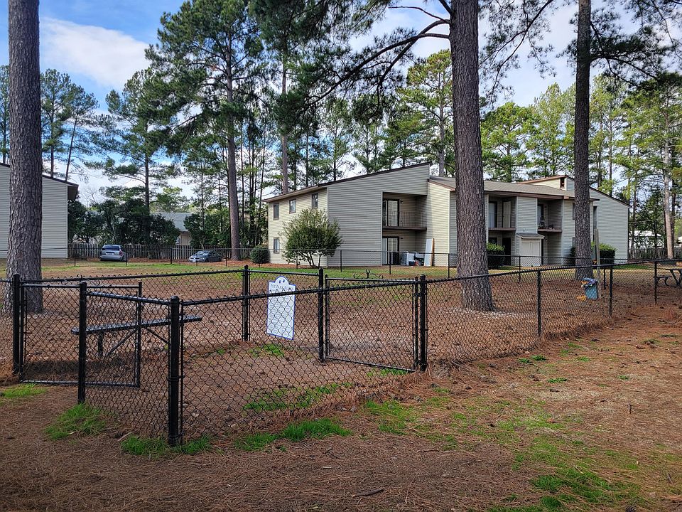 2nd image of 951 Applewood Ln #1