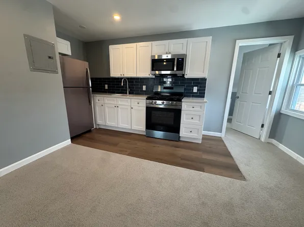 34 S Middletown Rd, Pearl River, NY