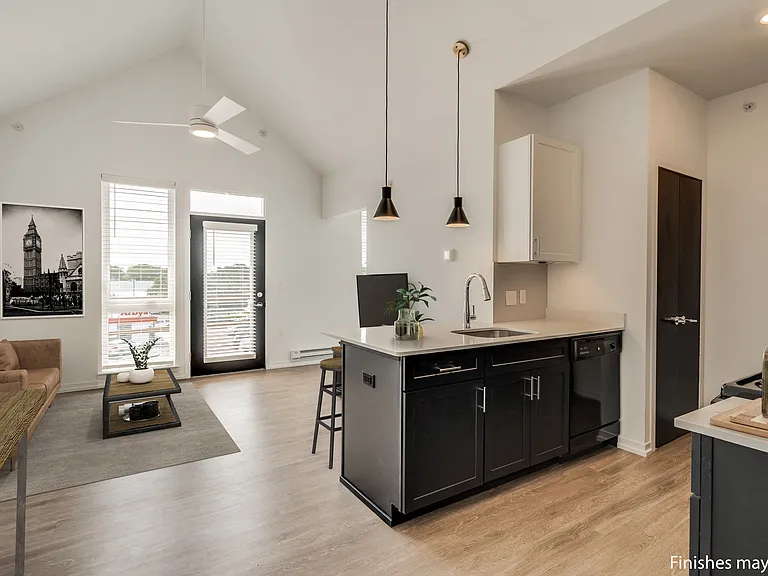 Uptown Square Apartments — Photo 14