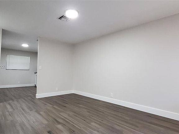 4th image of 518 SW 2nd St #8