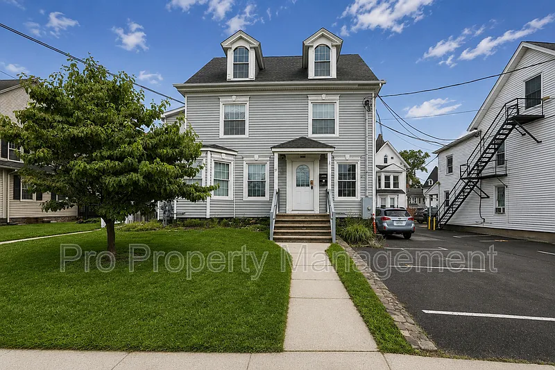 3 bed, 2.0 bath, 2389 sqft, $2,695 — Photo 1