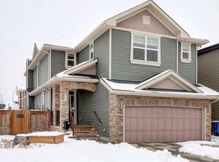 546 S Sherwood Blvd NW, Calgary, AB T3R 0R7