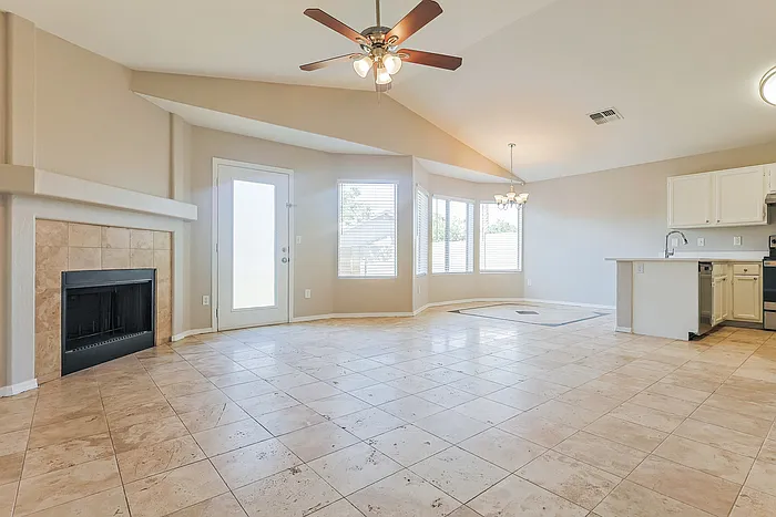3 bed, 2.0 bath, 2173 sqft, $2,445 — Photo 4