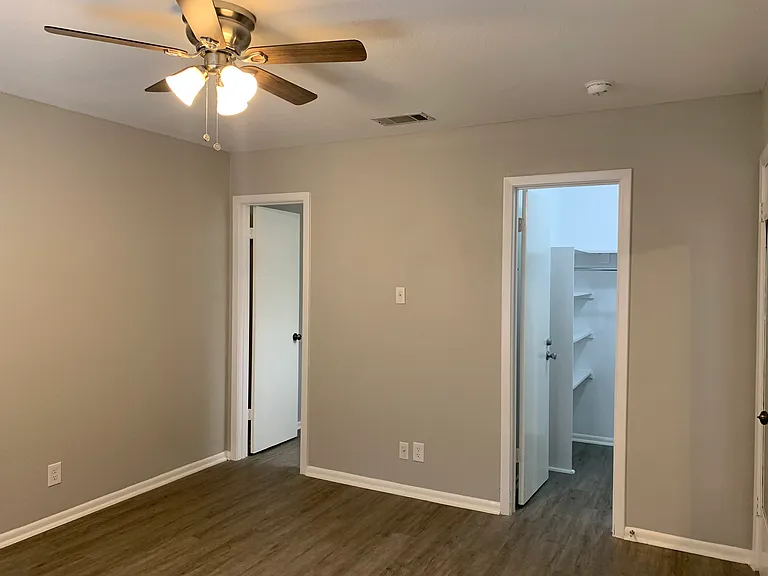 105 Travertine Ln #B — Photo 20