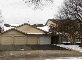 1100 Stratford Ct, Elgin, IL 60120