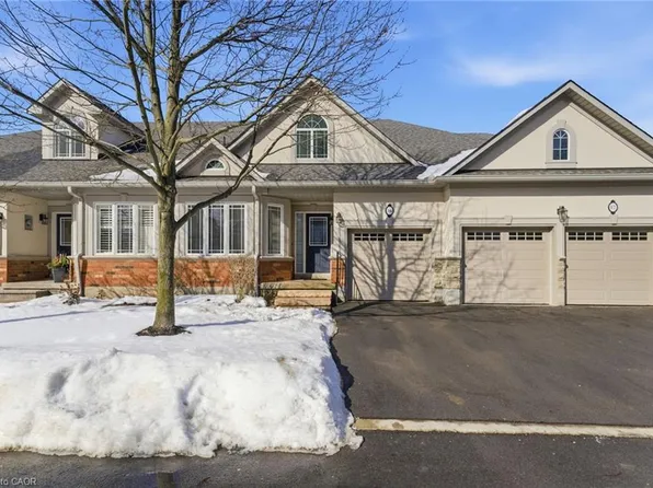 40 Wesleyan Ct #16, Hamilton, ON L9G 5C7