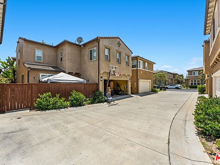 3653 W Medici Ln — Photo 38