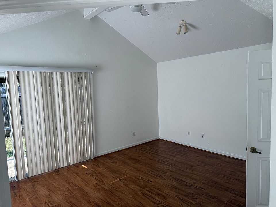 1st image of 35 Fallbrook Cir #3