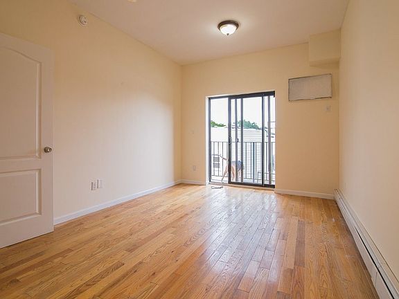 4th image of 72 Buffalo Ave #3R