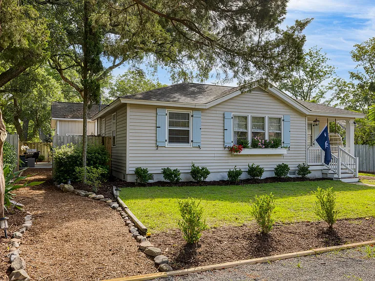 1424 Moultrie St — Photo 23