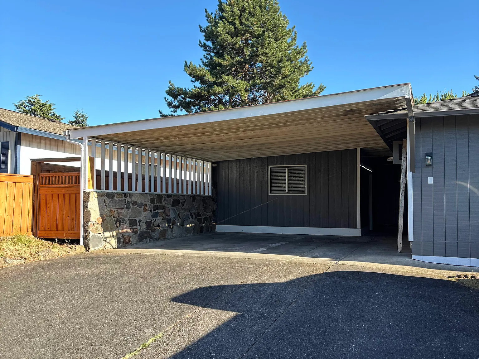 4 bed, 1294 sqft, $2,400 — Photo 1