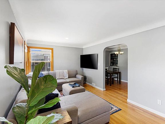 2nd image of 2445 Thomas Ave