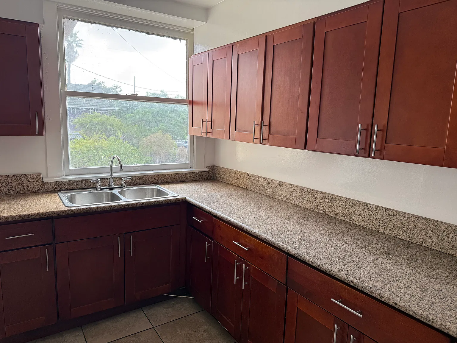 3 bed, 1200 sqft, $2,345 — Photo 4