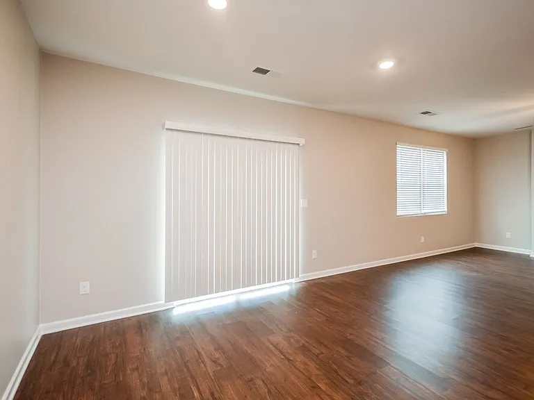612 Moorings Ave — Photo 6
