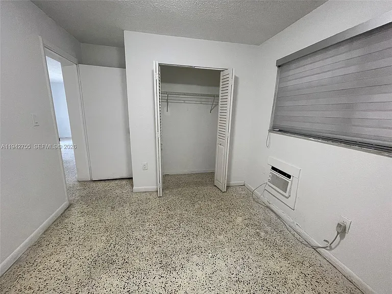 142 SW 18th Ave #19 — Photo 20