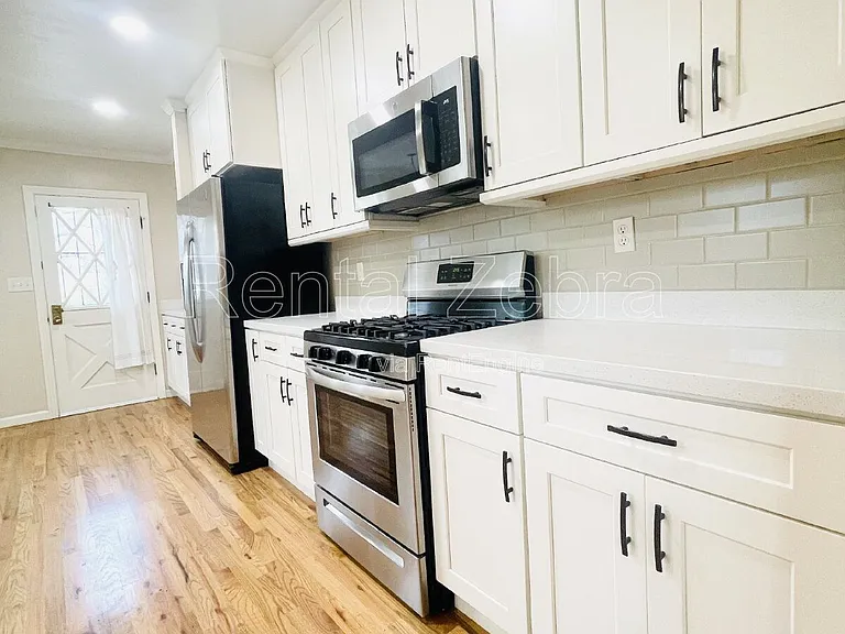 2640 2nd Ave — Photo 9