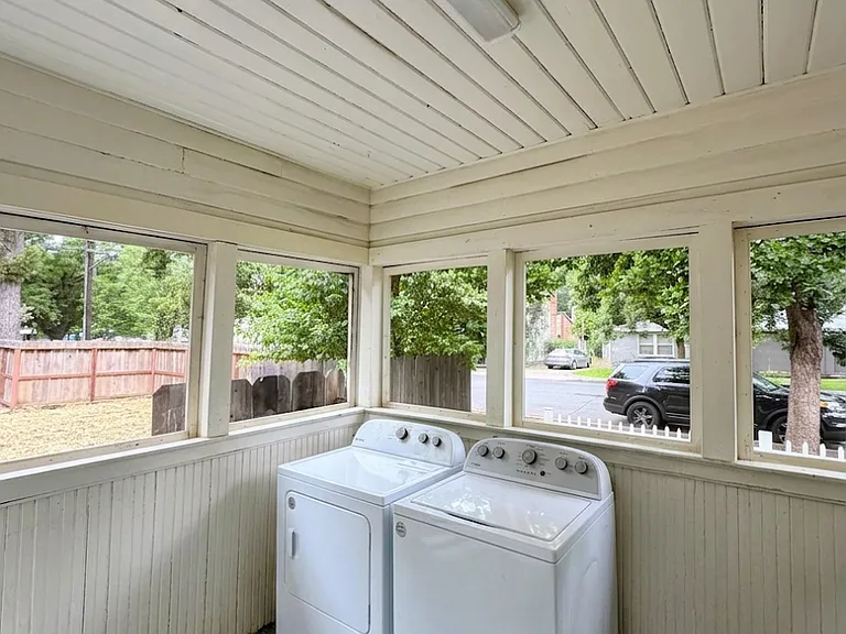 1267 Warner St — Photo 15