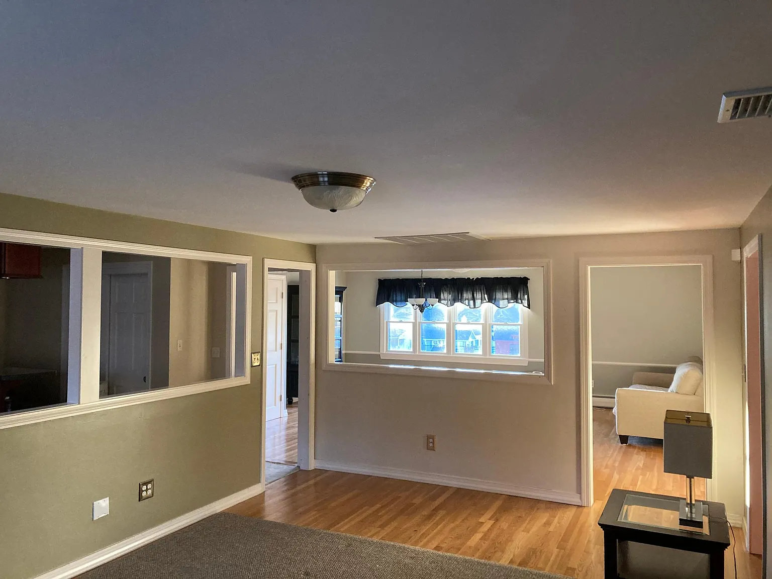 3 bed, 1450 sqft, $3,395 — Photo 4