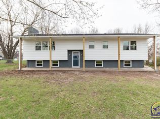 6035 SE 44th St, Tecumseh, KS 66542