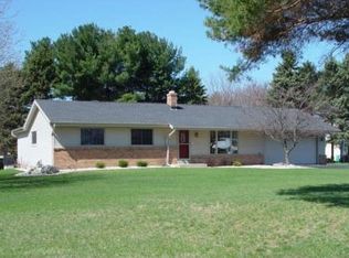1432 River Knoll St, Burlington, WI 53105
