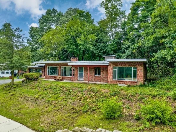 550 Alden St, Springfield, MA 01109