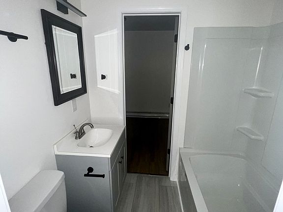 5th image of 8 Christopher St Unit A
