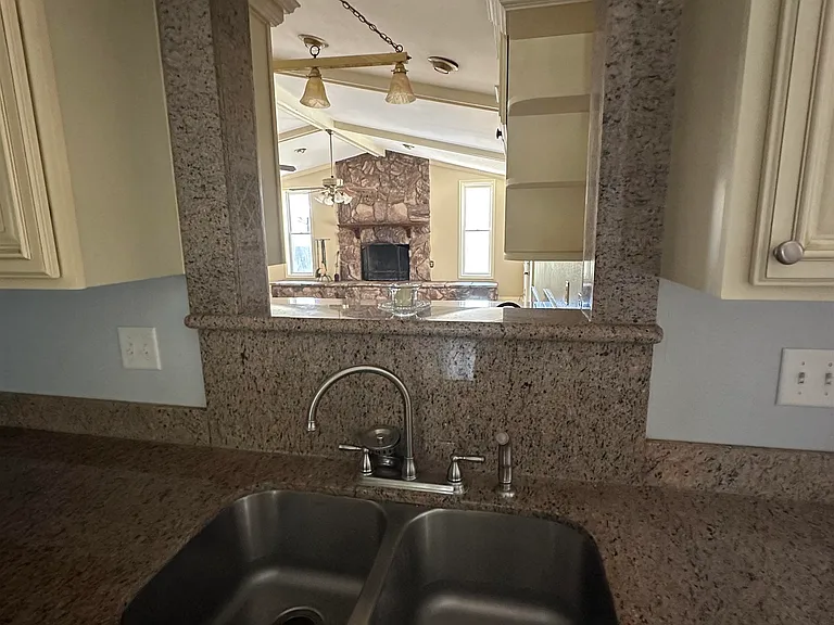 5 Texas Ave — Photo 11