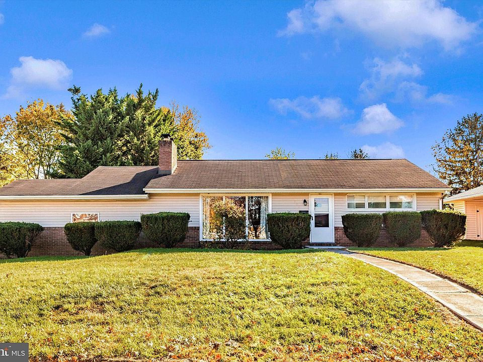 1st image of 900 Kenwood Dr