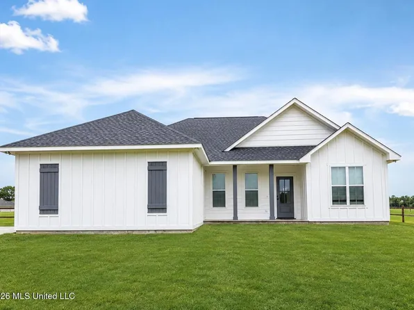 40 Theodore Dr, Poplarville, MS 39470