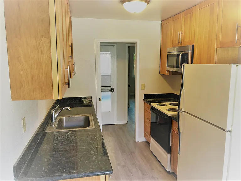1060 Noriega Ave #8 — Photo 6
