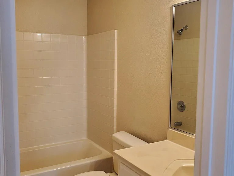 1906 Treasure Oaks Dr — Photo 11